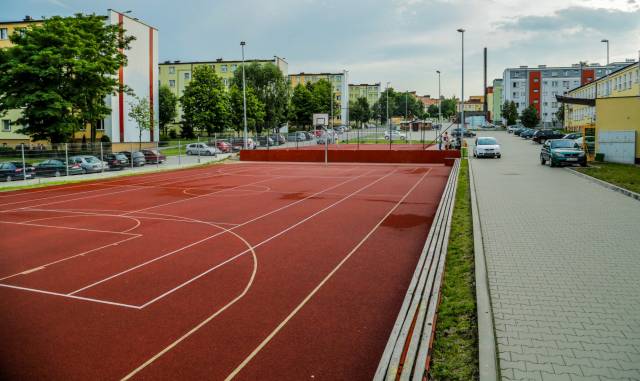 Boisko syntetyczne do siatkówki i boisko do koszykówki w Siemiatyczach