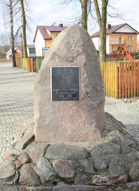 Obelisk na pamiątkę 900-lecia miasta