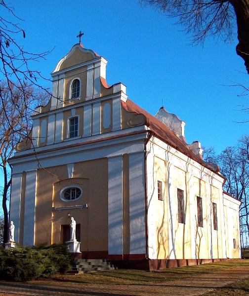 Zespół kościoła par. pw. śś. Piotra i Pawła w Śledzianowie