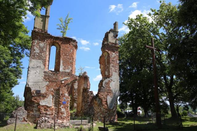 Ruiny kościoła zamkowego w Mielniku